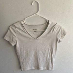 white v neck cropped t shirt